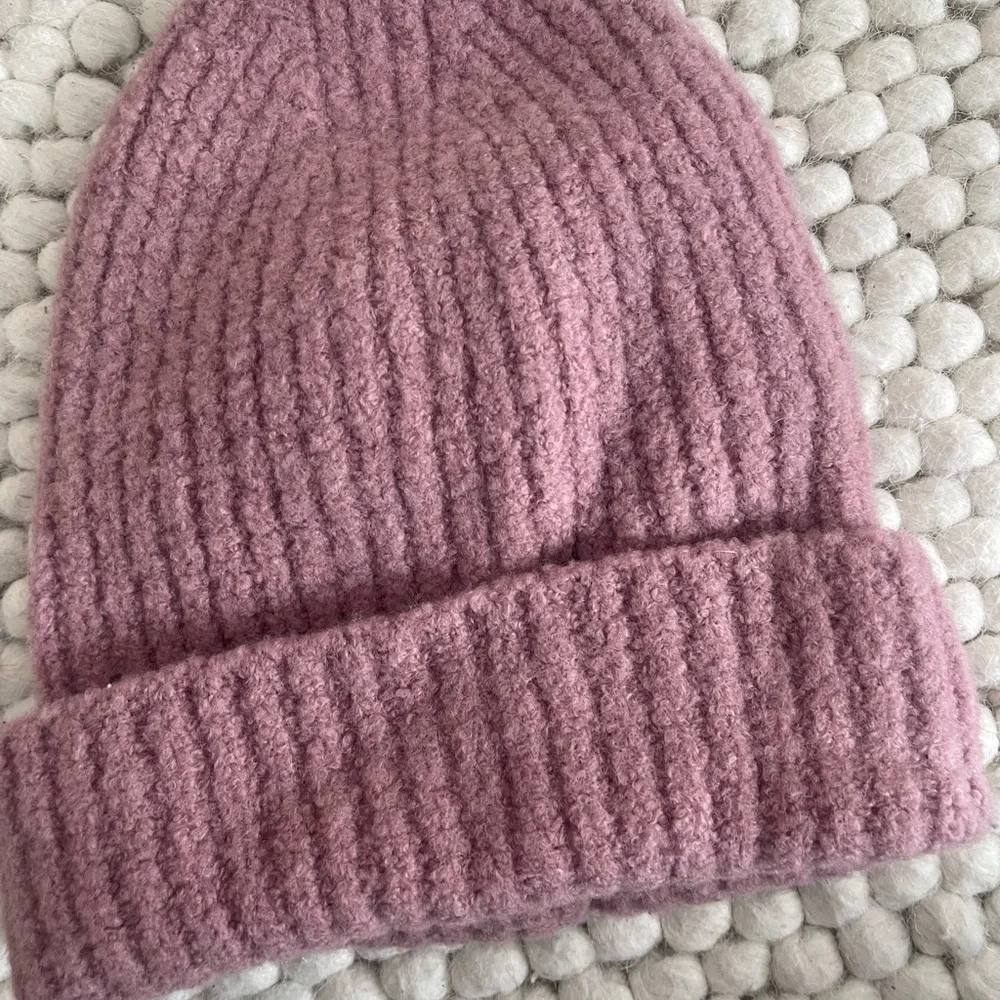 Aritzia Merino Wool Pink Knit Beanie Ribbed